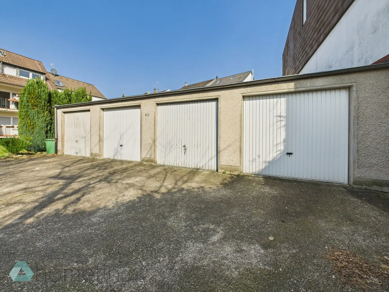Garagen: Dachgeschosswohnung in Solingen