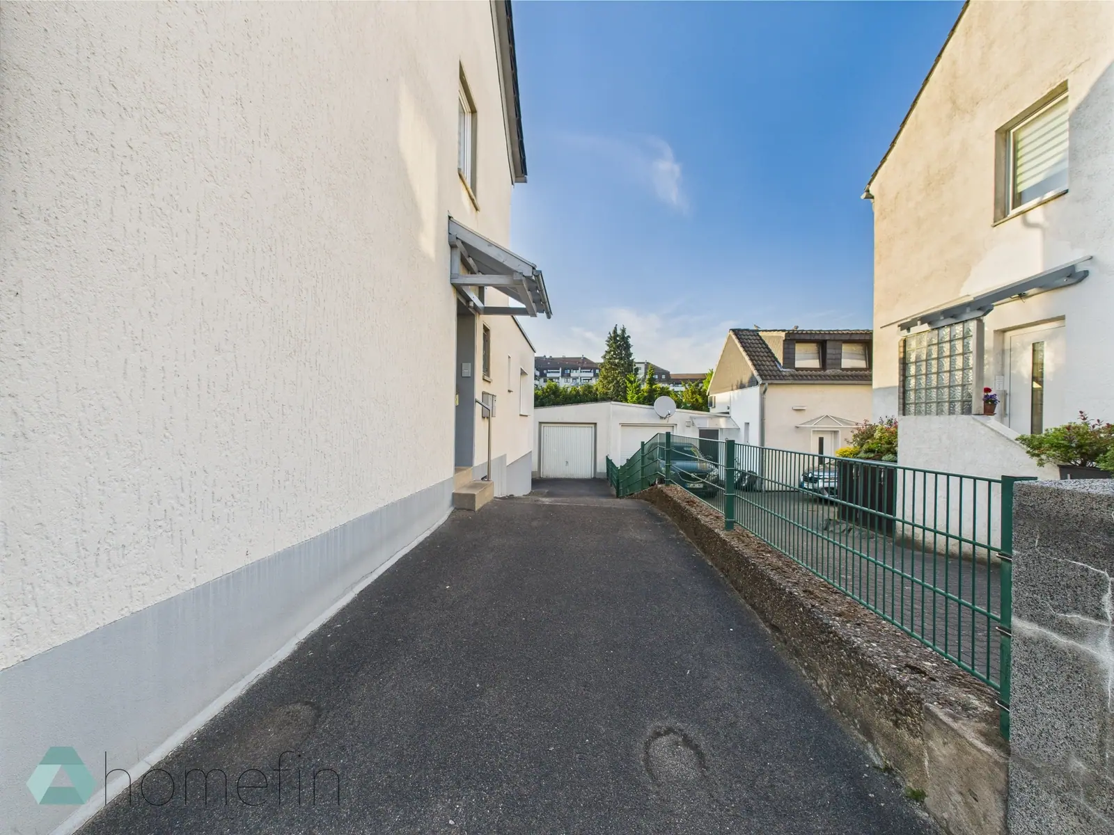 Einfahrt: Zweifamilienhaus in Monheim am Rhein